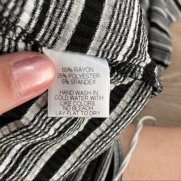 Harlowe & Graham Cutout Ribbed Top Striped Women's Medium - Picture 13 of 14